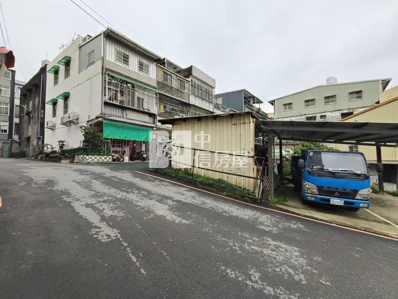 山仔頂超大面寬三角建地房屋室內格局與周邊環境