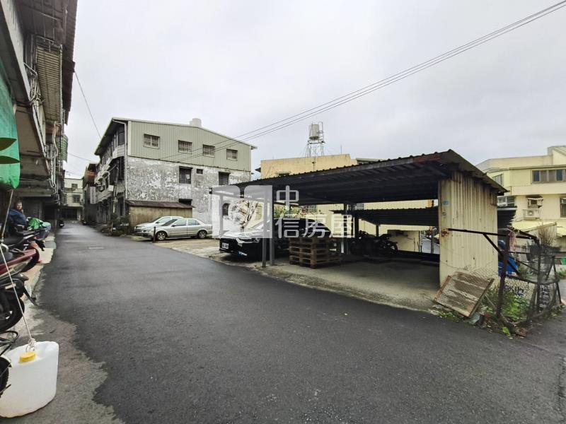 山仔頂超大面寬三角建地房屋室內格局與周邊環境