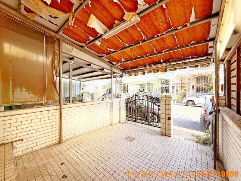 皇品酒店11米路挑高4房店墅房屋室內格局與周邊環境