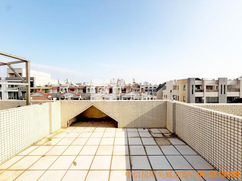 皇品酒店11米路挑高4房店墅房屋室內格局與周邊環境