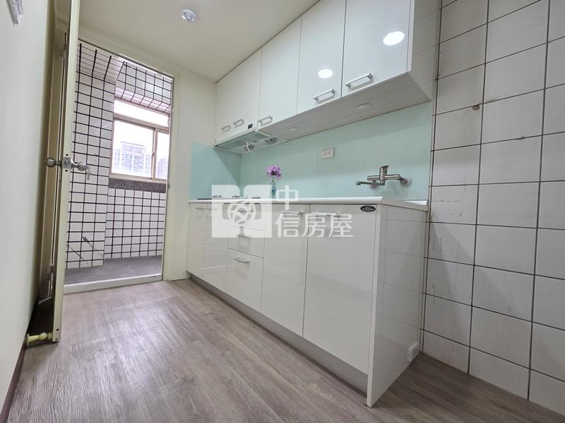 新平國小三房+車位II房屋室內格局與周邊環境