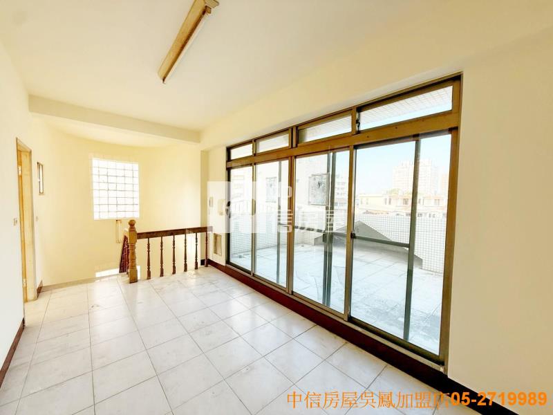 皇品酒店旁邊間大地坪車庫別墅房屋室內格局與周邊環境