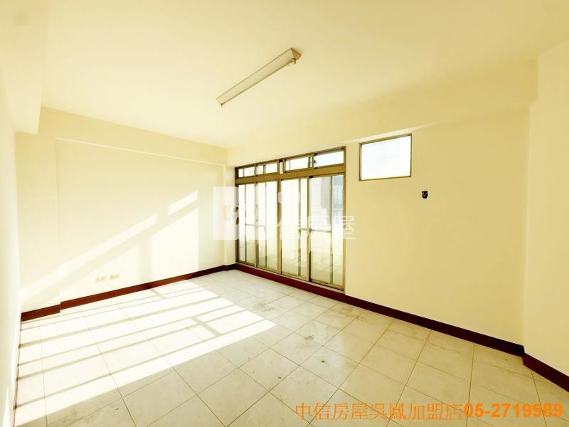 皇品酒店旁邊間大地坪車庫別墅房屋室內格局與周邊環境