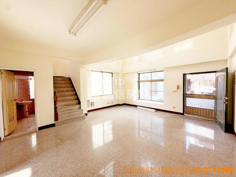 皇品酒店旁邊間大地坪車庫別墅房屋室內格局與周邊環境