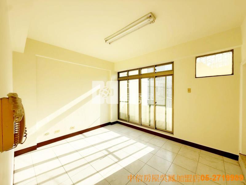 皇品酒店旁邊間大地坪車庫別墅房屋室內格局與周邊環境