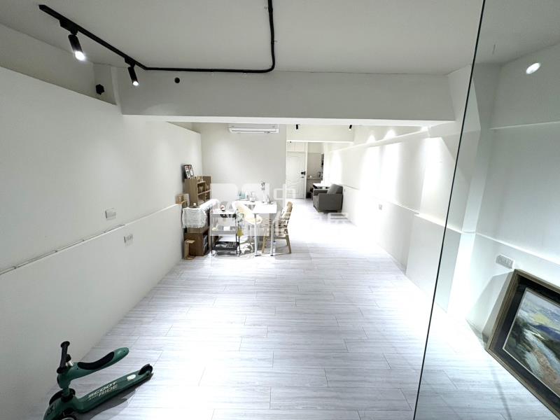 近LaLaport收租熱鬧樓店房屋室內格局與周邊環境