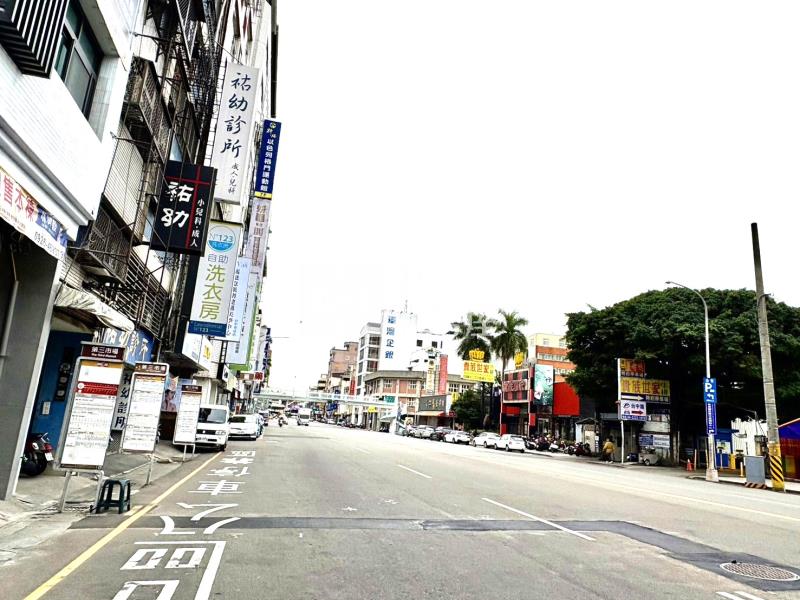 近LaLaport收租熱鬧樓店房屋室內格局與周邊環境