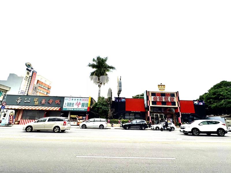 近LaLaport收租熱鬧樓店房屋室內格局與周邊環境