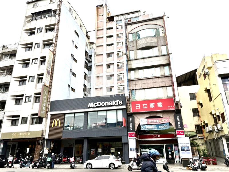 近LaLaport收租熱鬧樓店房屋室內格局與周邊環境