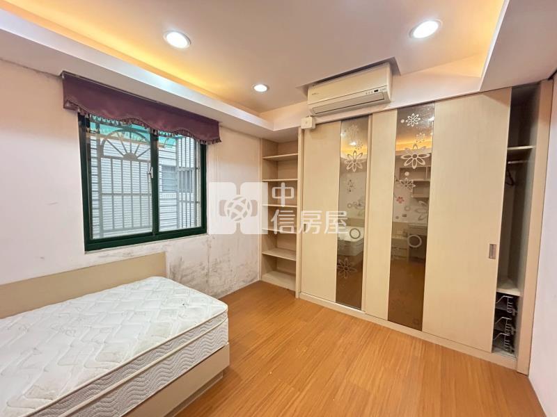 歐洲山莊優質美別墅門前停車房屋室內格局與周邊環境