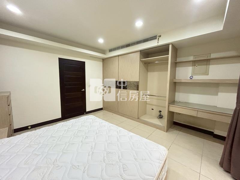 歐洲山莊優質美別墅門前停車房屋室內格局與周邊環境