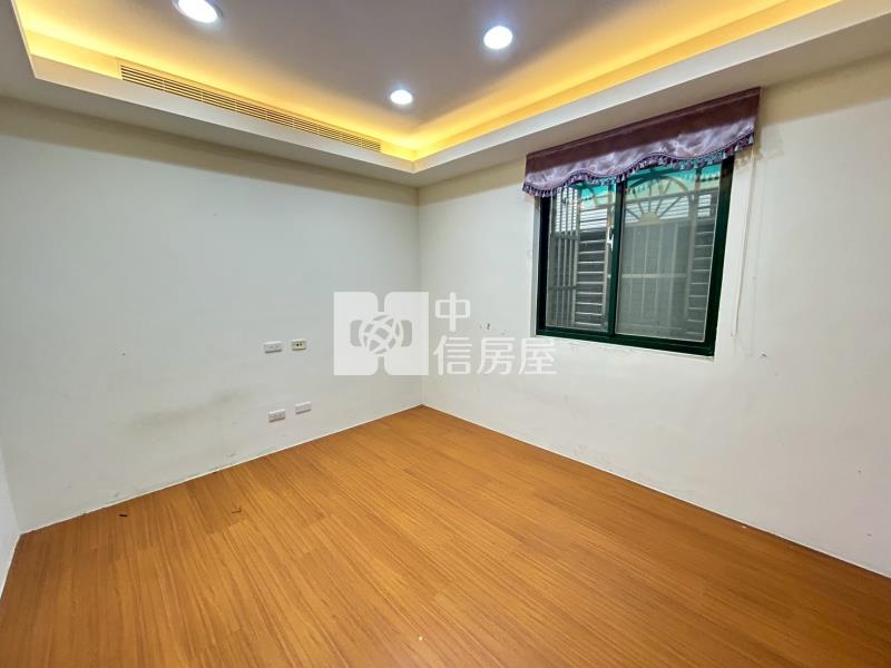 歐洲山莊優質美別墅門前停車房屋室內格局與周邊環境