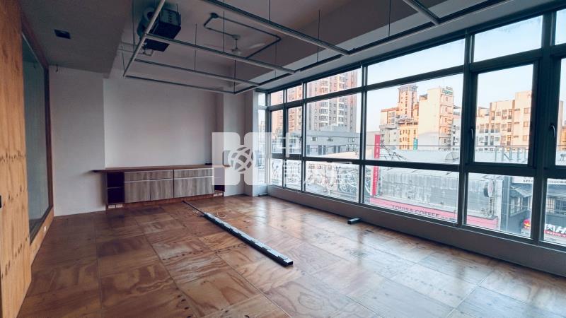 經貿逢甲獨棟電梯旗艦透店房屋室內格局與周邊環境