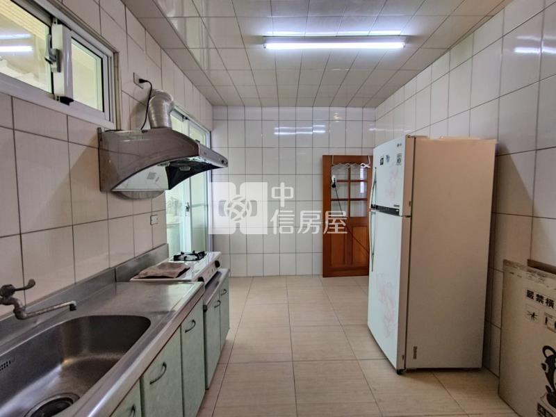 赤崁樓成功國小旁電梯套房房屋室內格局與周邊環境