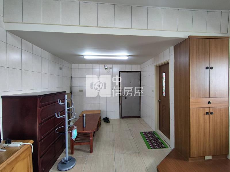 赤崁樓成功國小旁電梯套房房屋室內格局與周邊環境