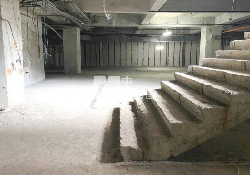 東區近夢時代大坪數商業辦公室房屋室內格局與周邊環境