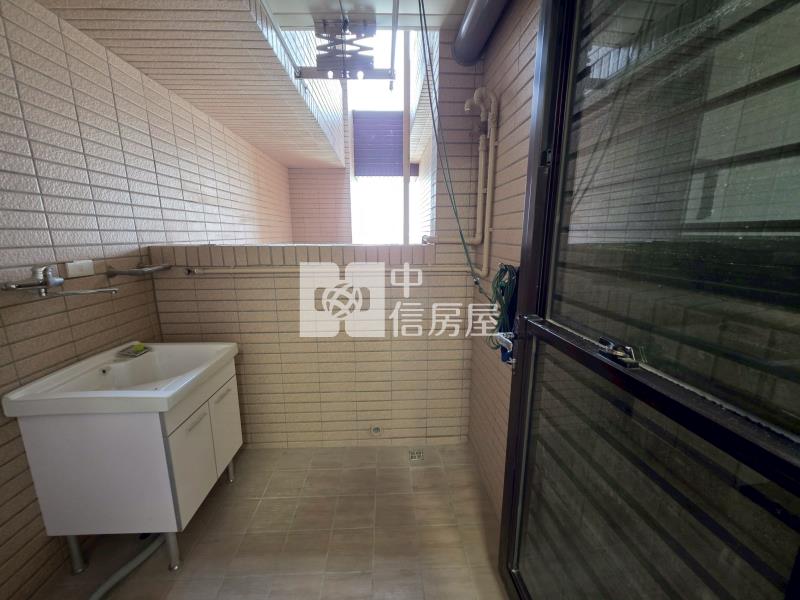 浩瀚森之道次頂樓雙平車視野戶房屋室內格局與周邊環境