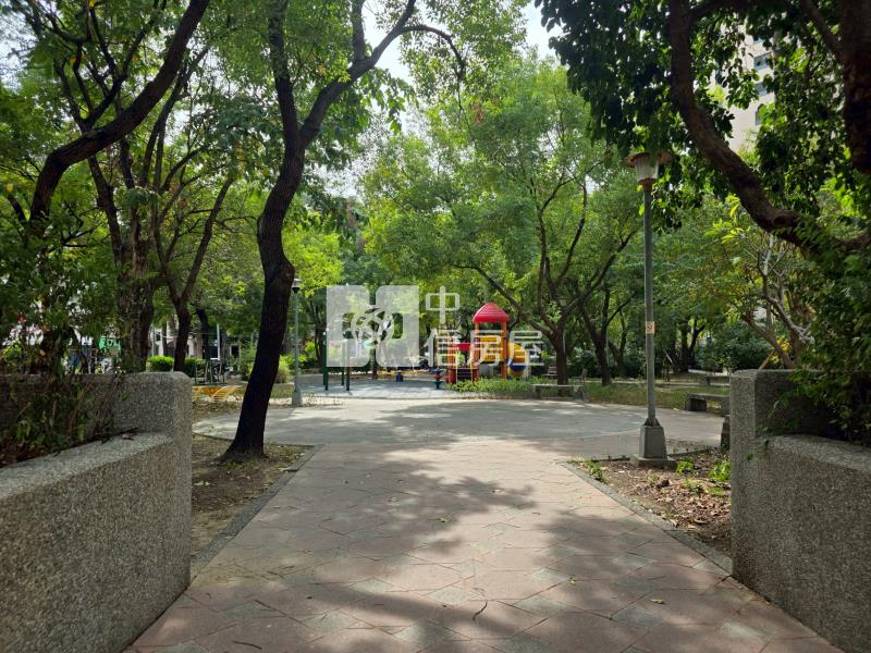 浩瀚森之道次頂樓雙平車視野戶房屋室內格局與周邊環境