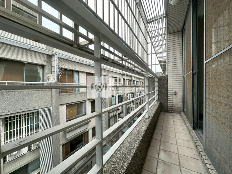 十四期漢神百貨震後雙車別墅房屋室內格局與周邊環境