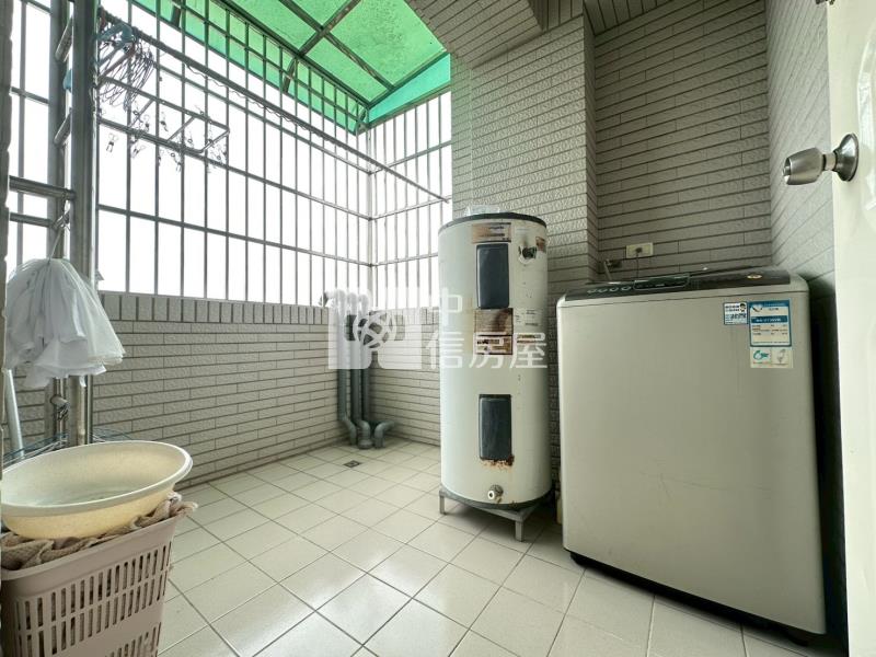 十四期漢神百貨震後雙車別墅房屋室內格局與周邊環境