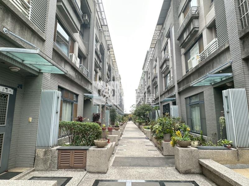 十四期漢神百貨震後雙車別墅房屋室內格局與周邊環境