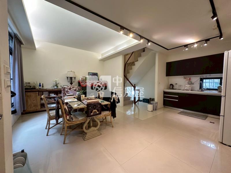 十四期漢神百貨震後雙車別墅房屋室內格局與周邊環境