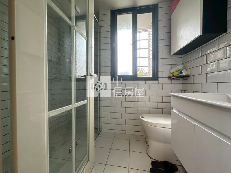 十四期漢神百貨震後雙車別墅房屋室內格局與周邊環境