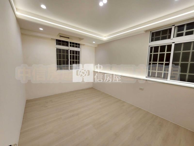 忠愛莊前後臨路透天房屋室內格局與周邊環境