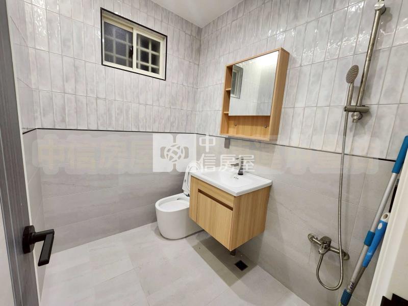 忠愛莊前後臨路透天房屋室內格局與周邊環境