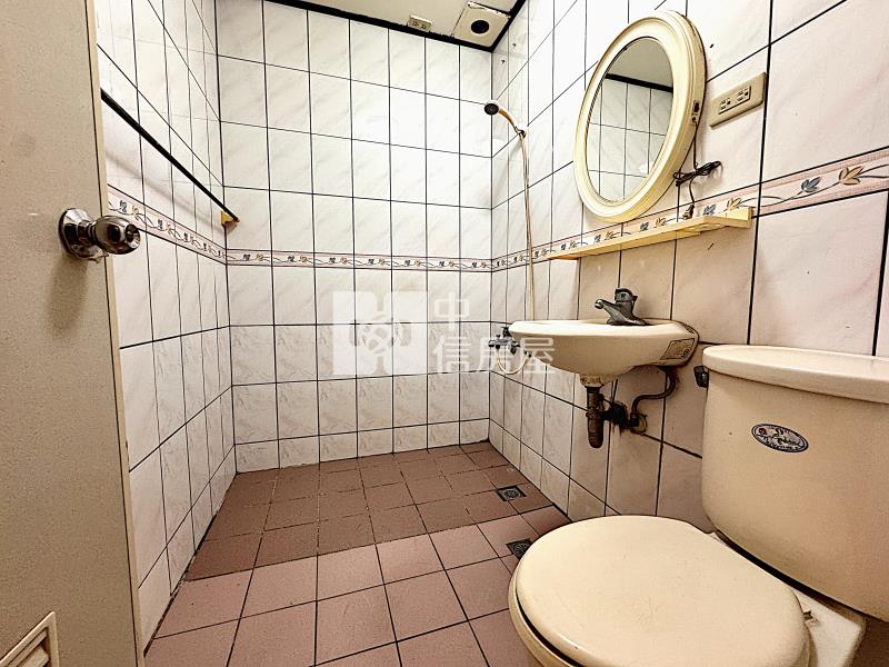 平鎮東安學校旁5房透天房屋室內格局與周邊環境