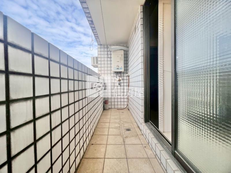 馬卡龍公園新高國小旁電梯美四房房屋室內格局與周邊環境