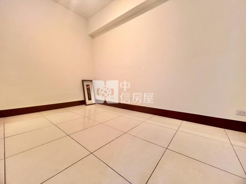 馬卡龍公園新高國小旁電梯美四房房屋室內格局與周邊環境