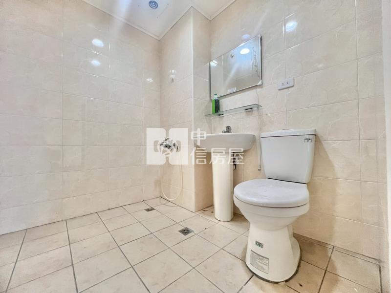 馬卡龍公園新高國小旁電梯美四房房屋室內格局與周邊環境