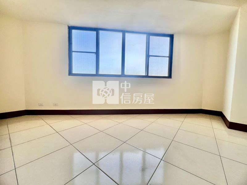 馬卡龍公園新高國小旁電梯美四房房屋室內格局與周邊環境