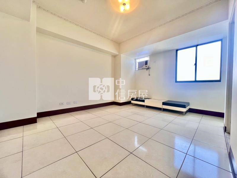 馬卡龍公園新高國小旁電梯美四房房屋室內格局與周邊環境