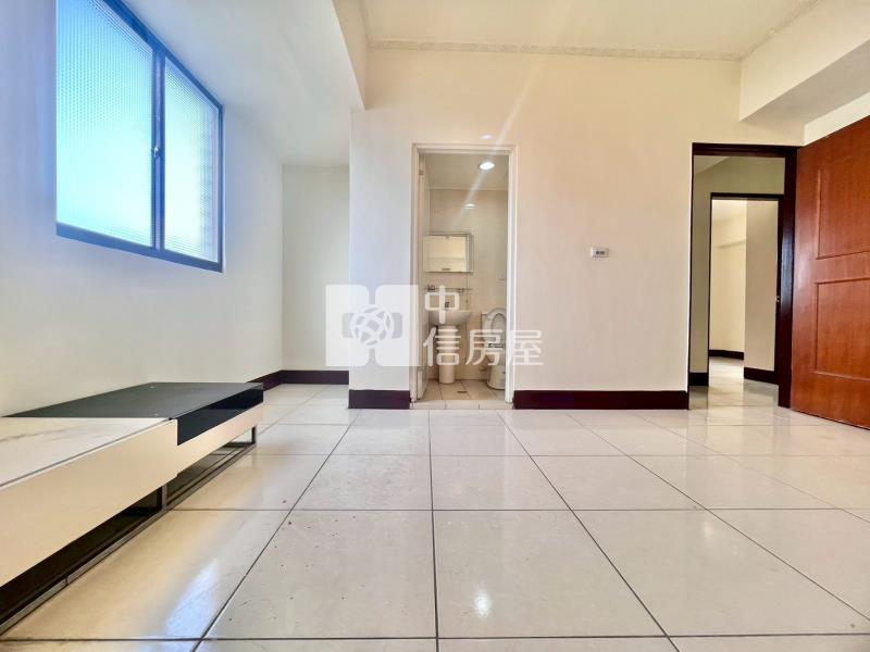 馬卡龍公園新高國小旁電梯美四房房屋室內格局與周邊環境