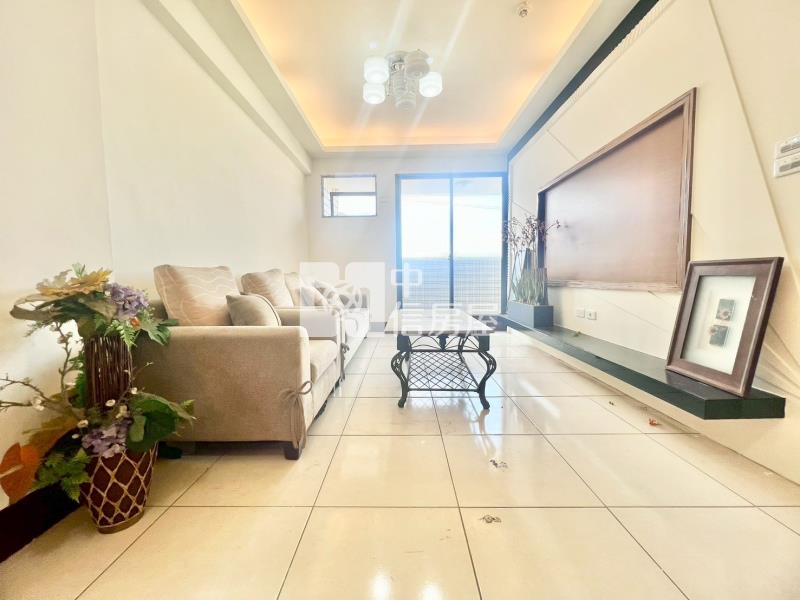 馬卡龍公園新高國小旁電梯美四房房屋室內格局與周邊環境