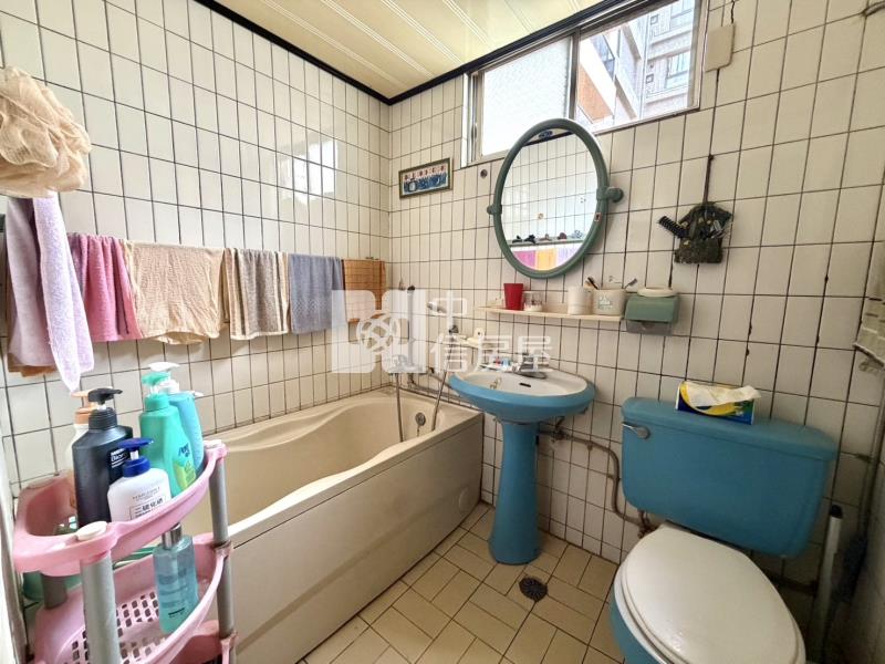 巨城低總價四房平車房屋室內格局與周邊環境