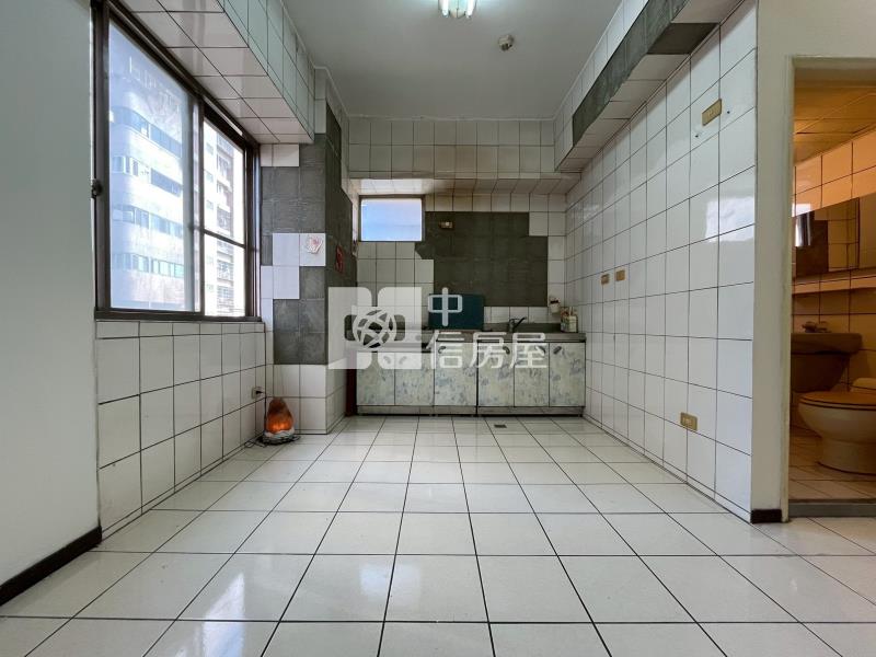 南屯交流道旁凱撒風景園邸2+1房機上車位房屋室內格局與周邊環境