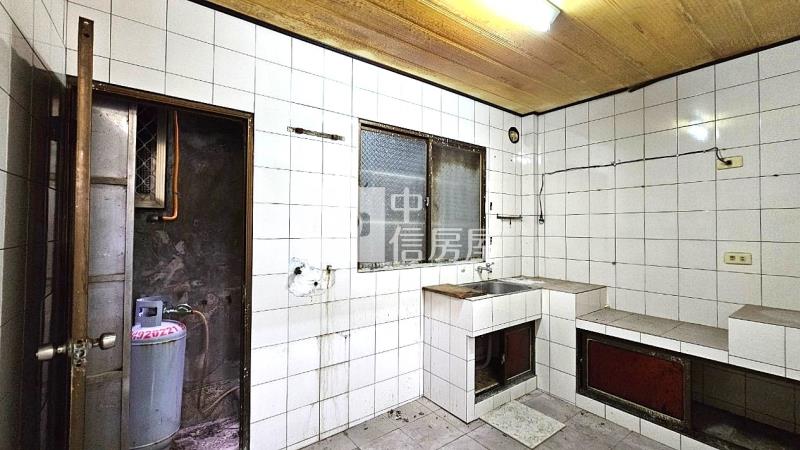 塗城路6米活巷車庫雙車投資透天房屋室內格局與周邊環境