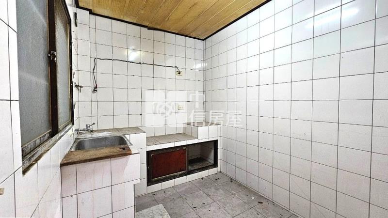 塗城路6米活巷車庫雙車投資透天房屋室內格局與周邊環境