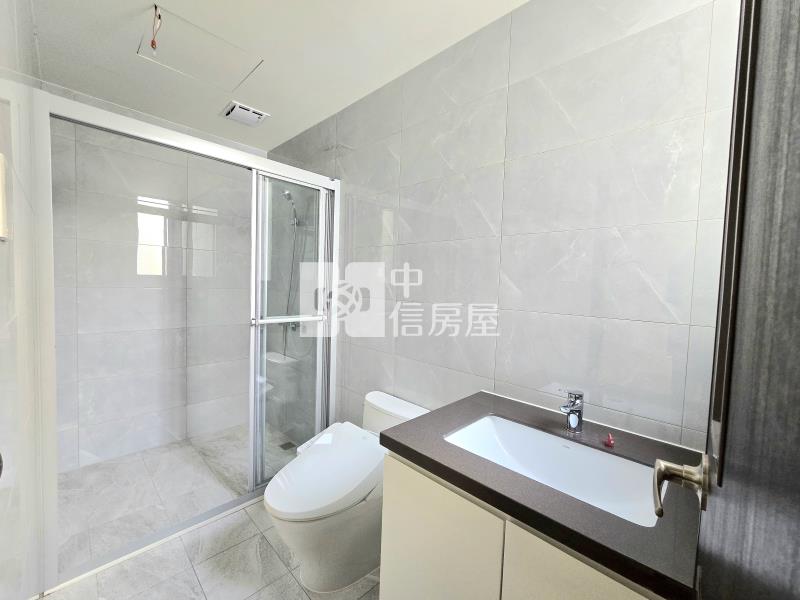 三甲公園全新臨路電梯豪墅房屋室內格局與周邊環境