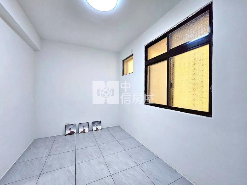 太平全新整理車庫停車大面寬孝親透天房屋室內格局與周邊環境