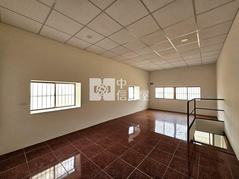 太平全新整理車庫停車大面寬孝親透天房屋室內格局與周邊環境