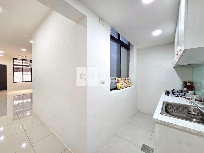 太平全新整理車庫停車大面寬孝親透天房屋室內格局與周邊環境