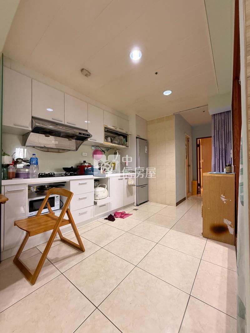 震後中山醫13期視野三房美屋房屋室內格局與周邊環境