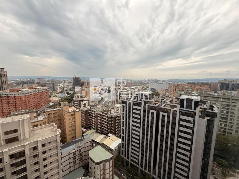 震後中山醫13期視野三房美屋房屋室內格局與周邊環境