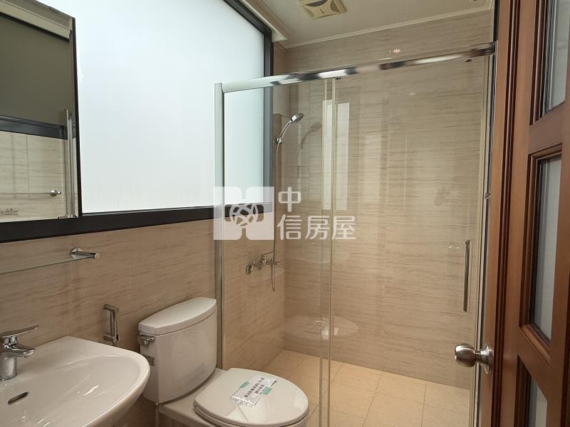 獨家★東山高中|百萬裝潢|電梯別墅房屋室內格局與周邊環境