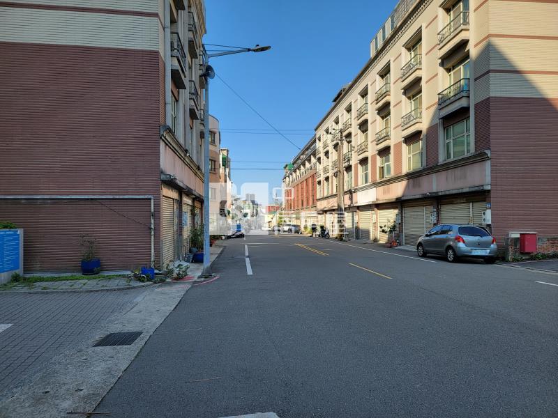 平鎮【國民運動中心】正10米路美店墅房屋室內格局與周邊環境