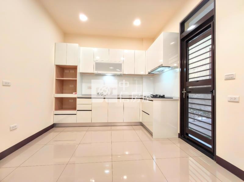 太平*五子登科*百萬裝潢透天.3套房.臨8米路房屋室內格局與周邊環境